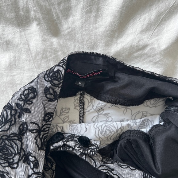 Betsey Johnson Black Floral Lace Halter Top - Picture 5 of 6